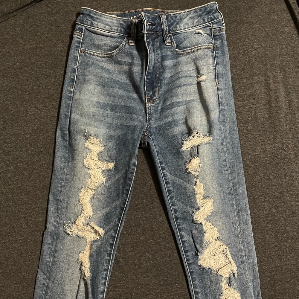 American eagle medium wash ripped jeans